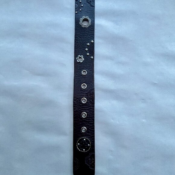 Espresso + Silver Riveted Floral Fossil Belt - Picture 5 of 15